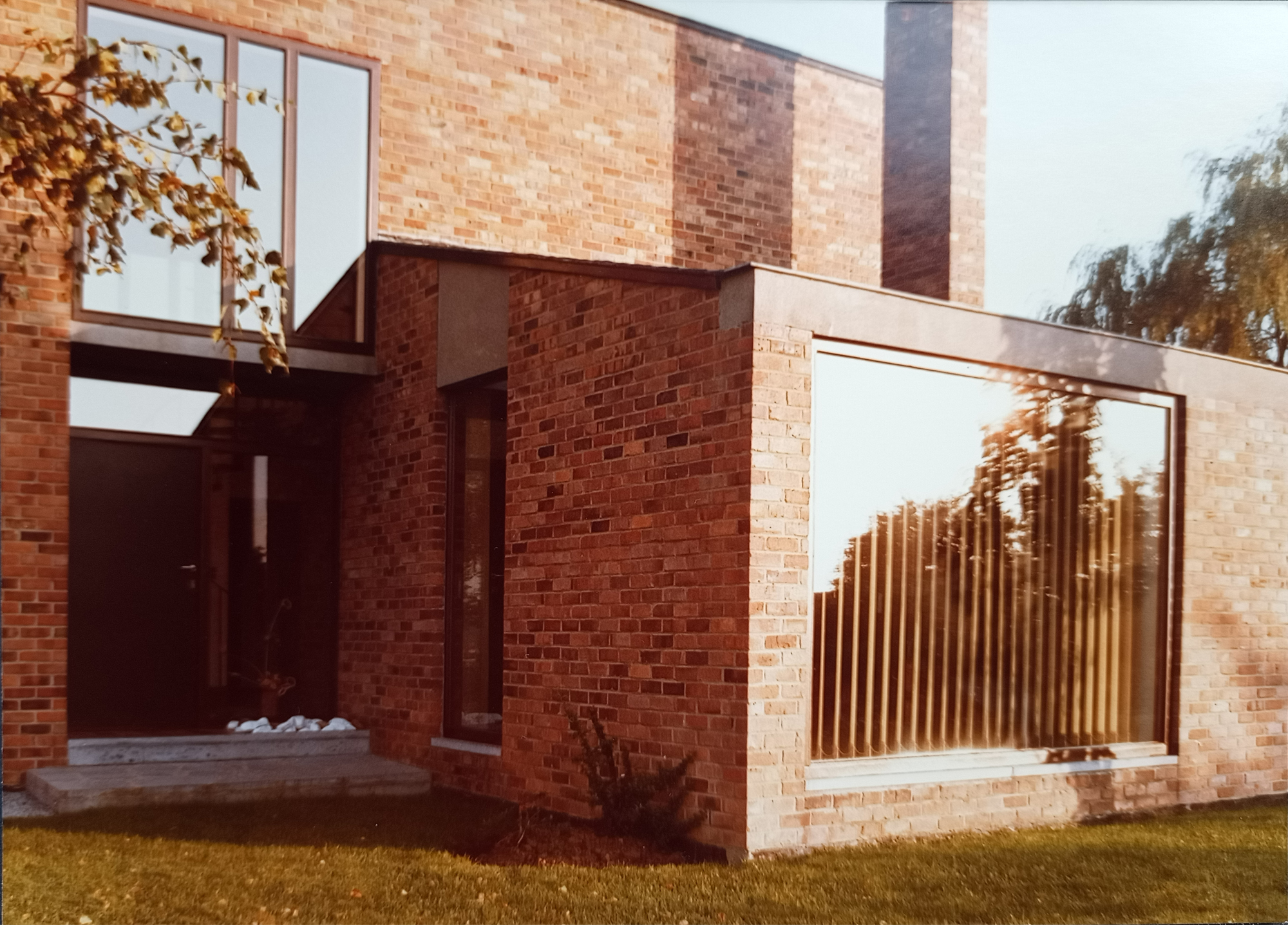 Maison Desos, détail entrée avec baie vitrée en brique