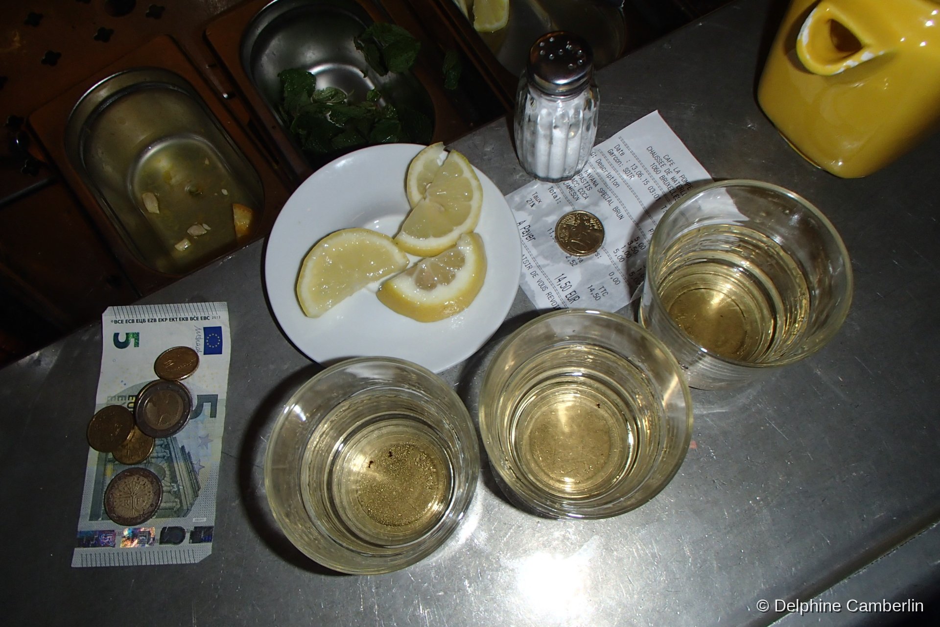 Peket genever shots Belgian bar