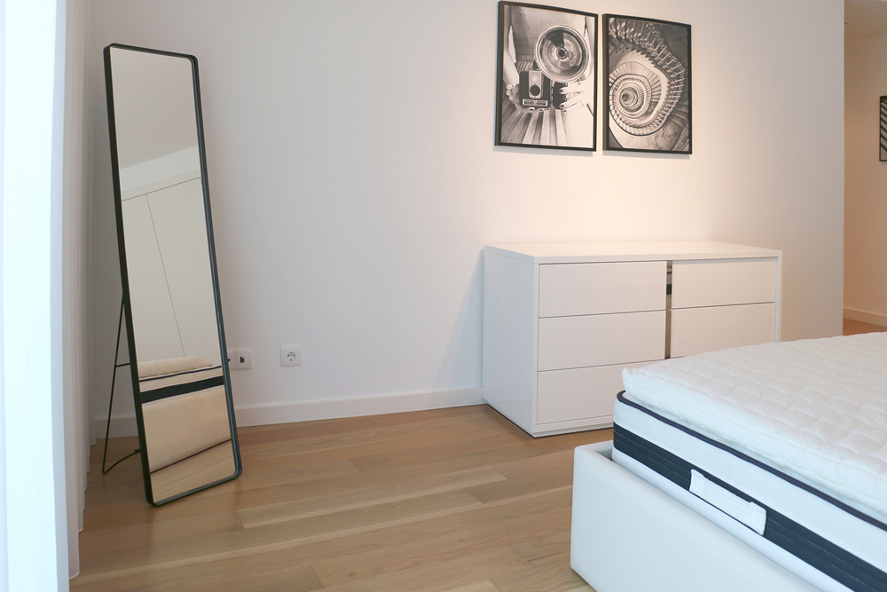 Real estate photography - Bright bedroom