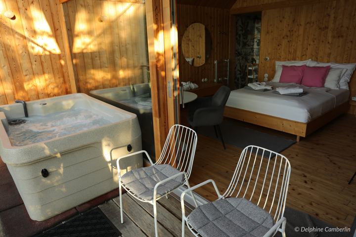 DunaTwinHouse Natural Lodge, Danube Bend, Hungary – Private jacuzzi terrace next to the bedroom