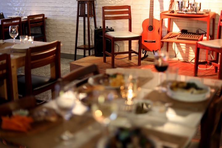 Fama d’Alfama Restaurant, Lisbon, Portugal – Dining room guitar candlelight