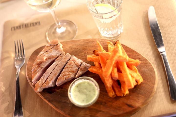Fama d’Alfama Restaurant, Lisbon, Portugal – Grilled tuna with sweet potato fries
