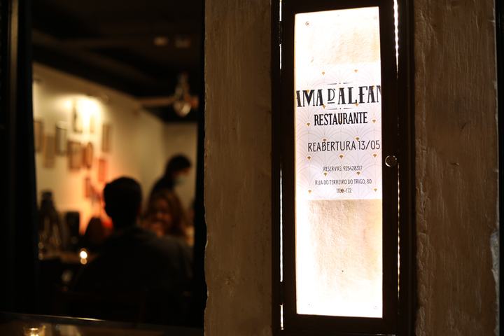 Fama d’Alfama Restaurant, Lisbon, Portugal – Reopening sign evening diners